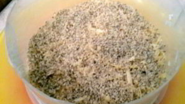 салат с курицей, ананасами и грецкими орехами