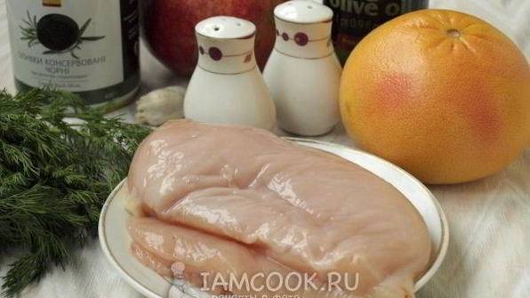 салат с курицей, грейпфрутом и маслинами