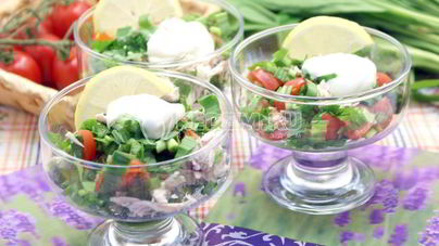 Салат с курицей и черемшой