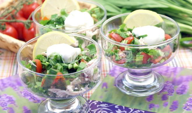 Салат с курицей и черемшой