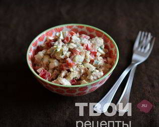 Салат с курицей и орехами