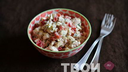 Салат с курицей и орехами