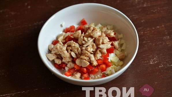 салат с курицей и орехами