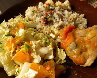 Салат с мангольдом, курочкой, рисом и чечевицей