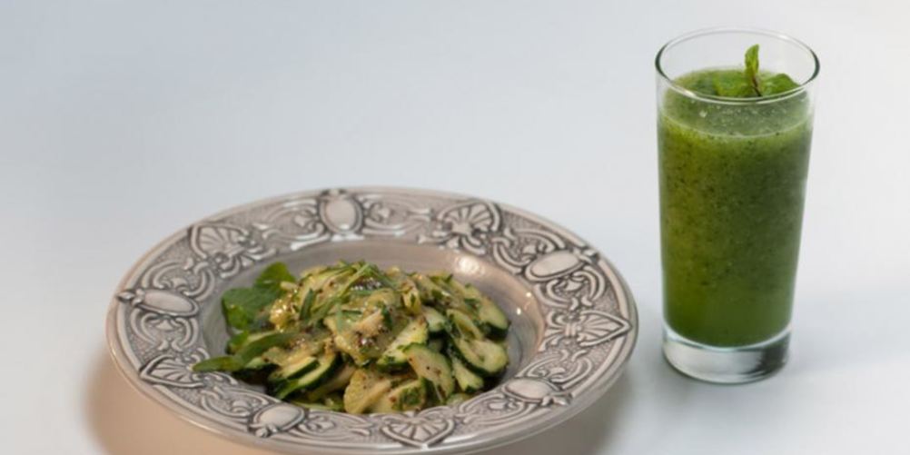 Рецепт салат с огурцом и киви и огуречный фреш-коктейль