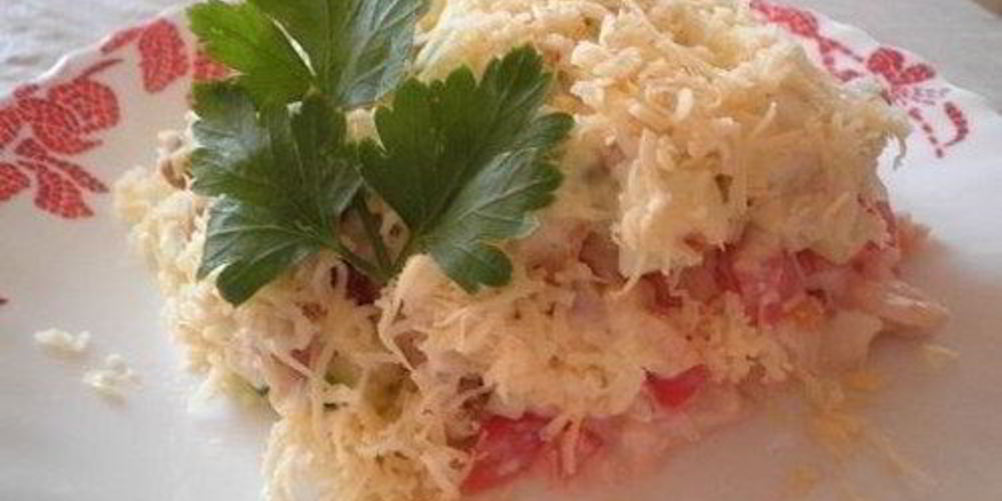 Рецепт салат с овощами, сухариками и куриным филе