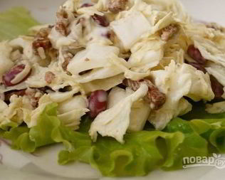 Салат с пекинской капустой и сухариками