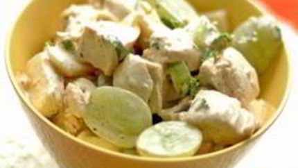 Салат с виноградом и курицей