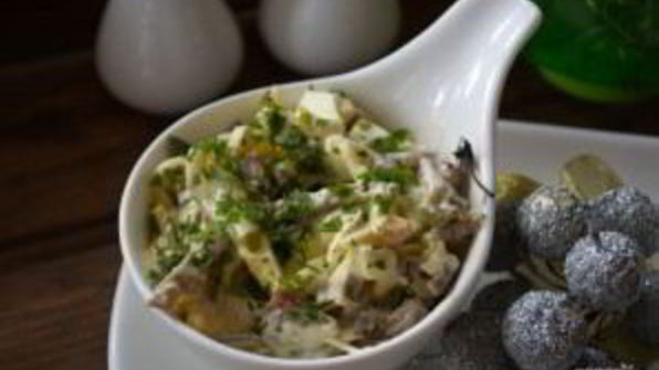 салат с языком и шампиньонами