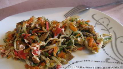 Салат с жареными грибами