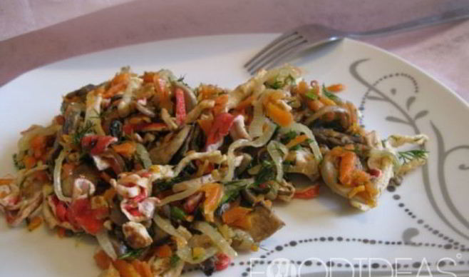 Салат с жареными грибами