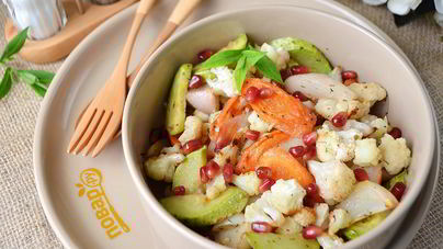 Салат с жареными овощами и гранатом