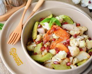 Салат с жареными овощами и гранатом