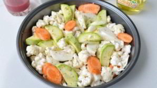 салат с жареными овощами и гранатом