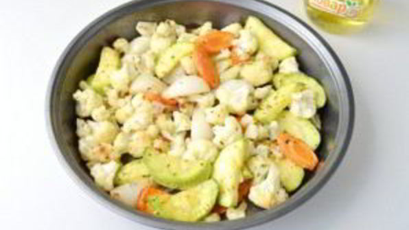 салат с жареными овощами и гранатом