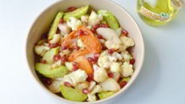 салат с жареными овощами и гранатом