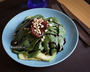 Салат со шпинатом и сливочным сыром