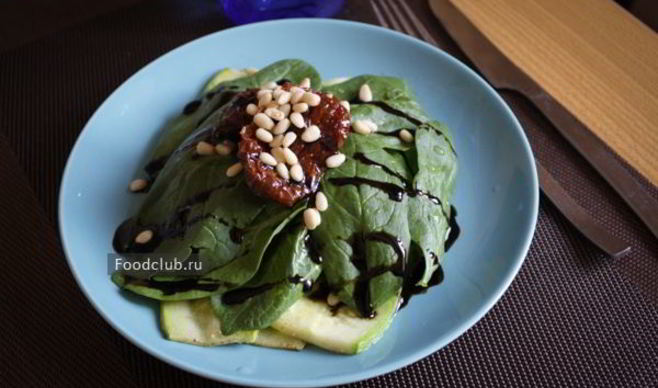 Салат со шпинатом и сливочным сыром