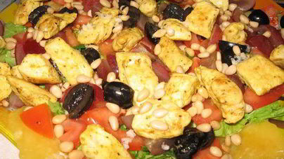 Салат теплый цесарочка на сырной подстилке