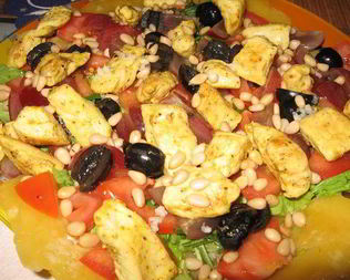 Салат теплый цесарочка на сырной подстилке