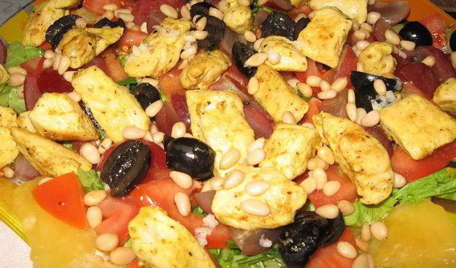 Салат теплый цесарочка на сырной подстилке