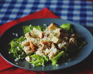 Салат цезарь