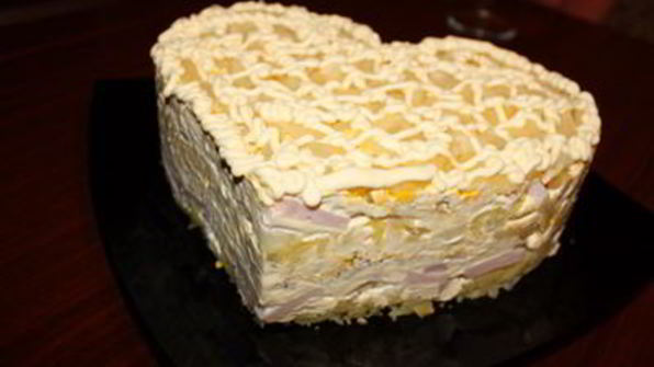 слоеный салат с ветчиной и ананасами