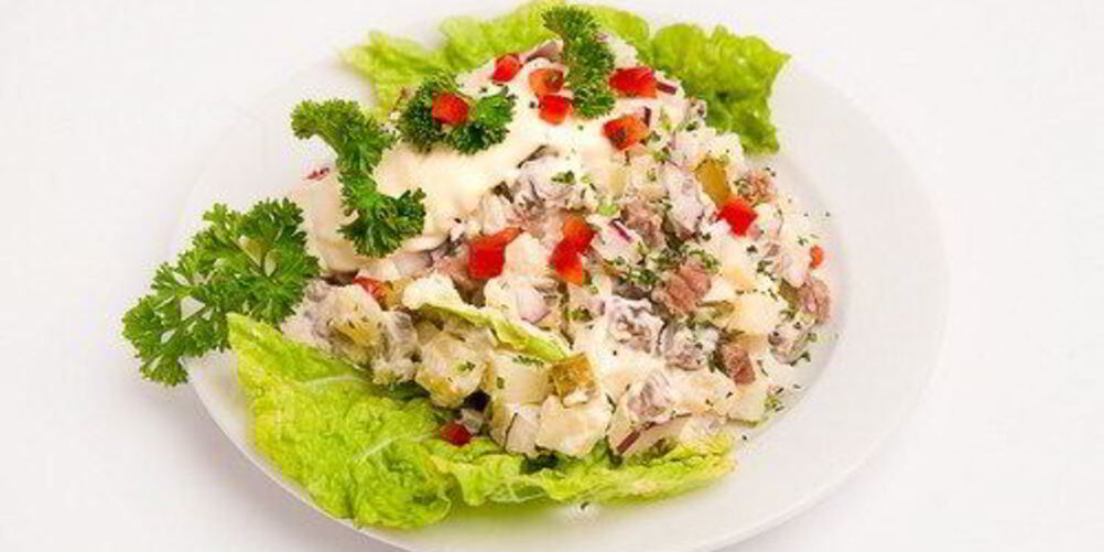 Рецепт слоеный салат с яблоками и орехами