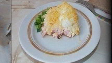 Слоеный салат Сугроб с колбасой