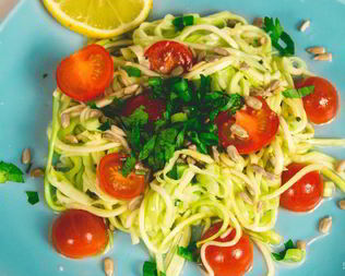 Свежий салат из кабачков