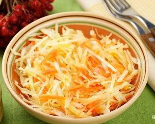 Свежий салат из капусты с морковью