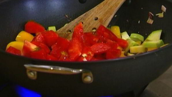 теплый салат из чечевицы, кабачка и сладкого перца