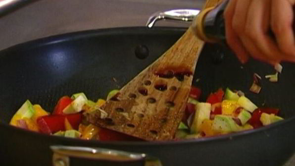 теплый салат из чечевицы, кабачка и сладкого перца