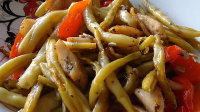 Теплый салат из стручковой фасоли