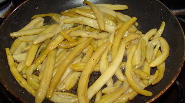 теплый салат из стручковой фасоли