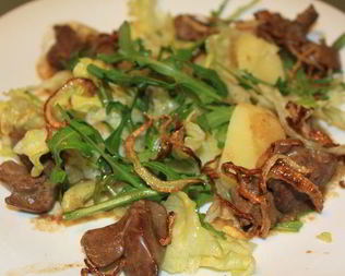 Теплый салат с куриной печенью