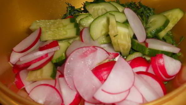 весенний салат с творогом