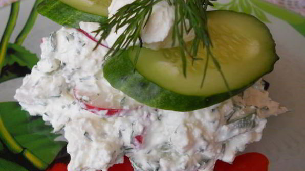 весенний салат с творогом