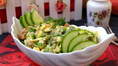 Весенний салат с вялеными помидорами