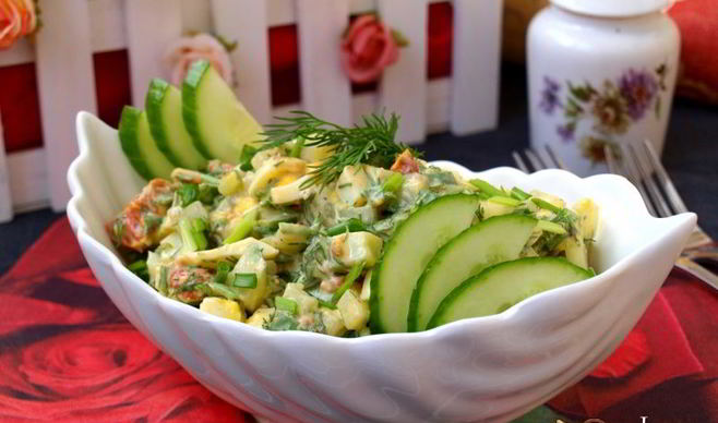 Весенний салат с вялеными помидорами