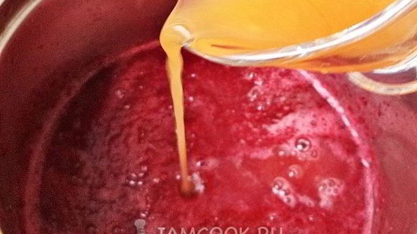 брусничный соус к мясу