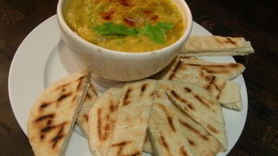 Дип из запеченных баклажанов, перцев и кинзы