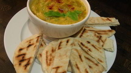 Дип из запеченных баклажанов, перцев и кинзы