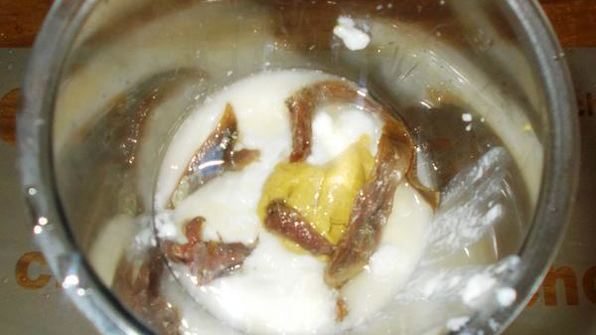 йогуртовый соус с анчоусами