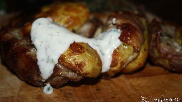 йогуртовый соус с петрушкой, базиликом и прованскими травами