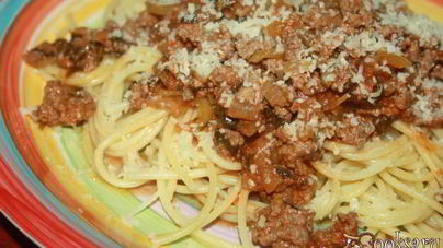 Легкий мясной соус с кинзой и болгарским перцем для спагетти в мультиварке