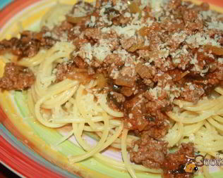 Легкий мясной соус с кинзой и болгарским перцем для спагетти в мультиварке