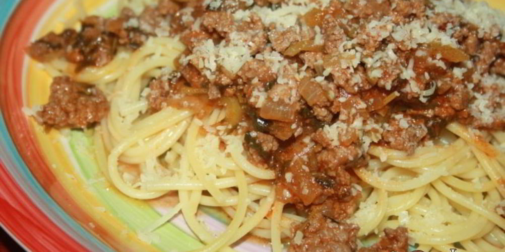 Рецепт легкий мясной соус с кинзой и болгарским перцем для спагетти в мультиварке