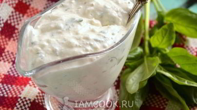 Сметанный соус с брынзой и базиликом