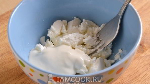 сметанный соус с брынзой и базиликом